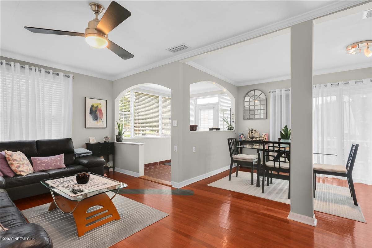 4005 Birmingham Road Jacksonville, FL 32207 - Photo 3 of 16 Living Room & Dining Room