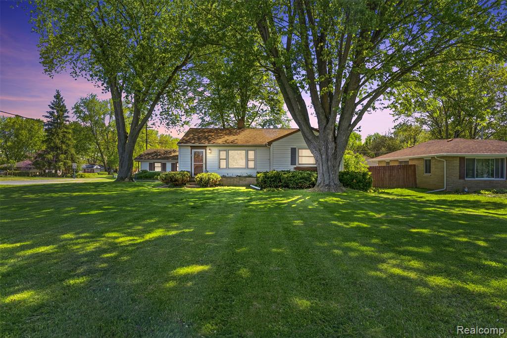 7230 Center Road Mount Morris, MI 48458 - Photo 1 of 33