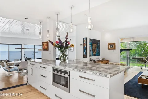 $3,200,000 | 64 Wallacks Drive, Stamford, CT 06902