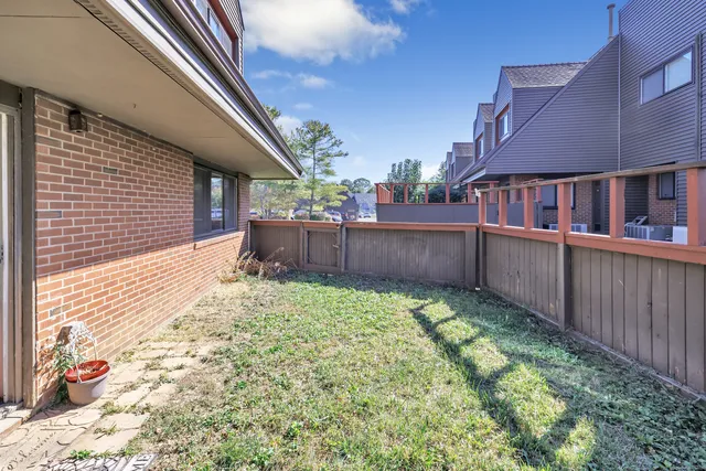 $299,000 | 22 Montoya Drive, Unit 2, Branford, CT 06405