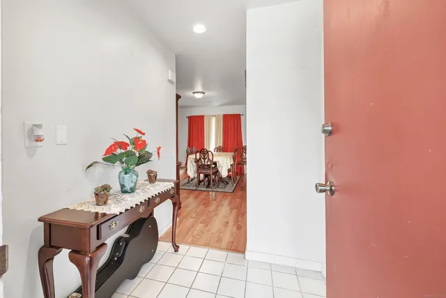 $299,000 | 22 Montoya Drive, Unit 2, Branford, CT 06405