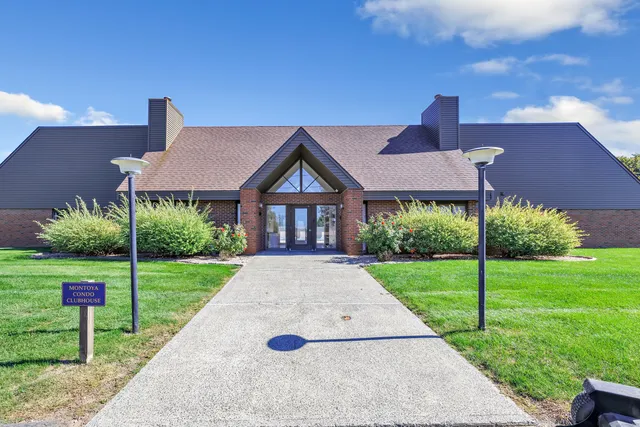 $299,000 | 22 Montoya Drive, Unit 2, Branford, CT 06405