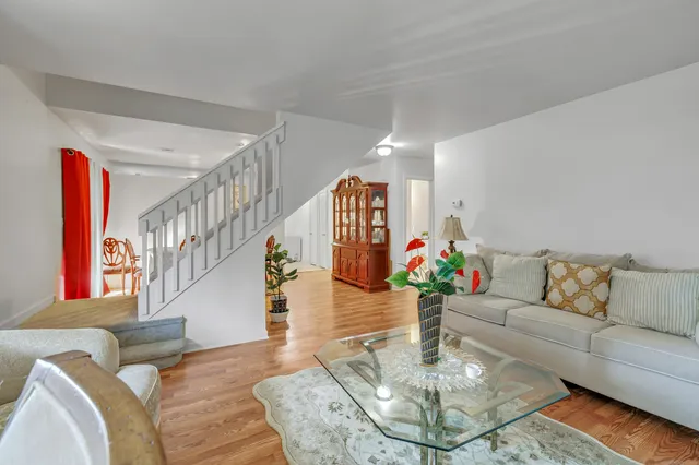 $299,000 | 22 Montoya Drive, Unit 2, Branford, CT 06405