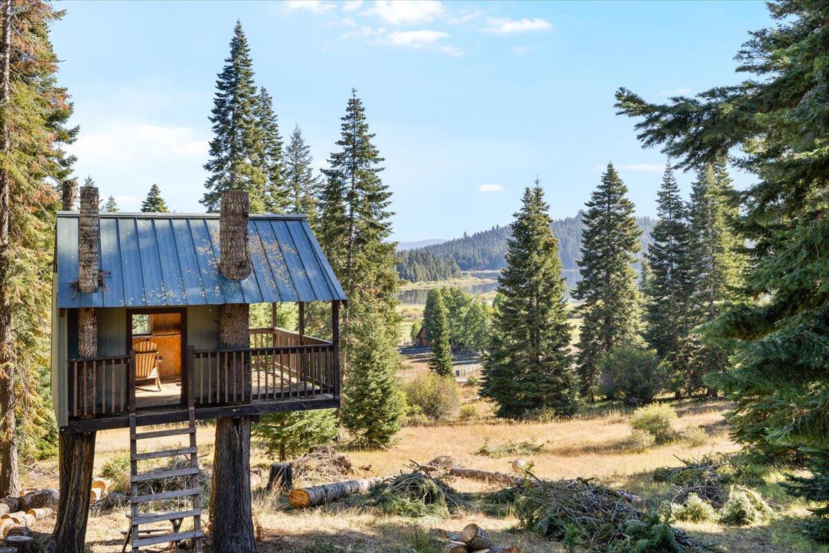 7670 Hyatt Prairie Road Ashland, OR 97520 - Photo 41 of 49 Treehouse with lake view