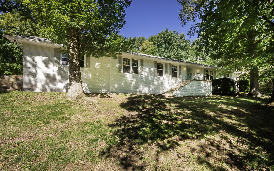 957 Ravine Road Signal Mountain, TN 37377 - Photo 3 of 35 DSC_3336