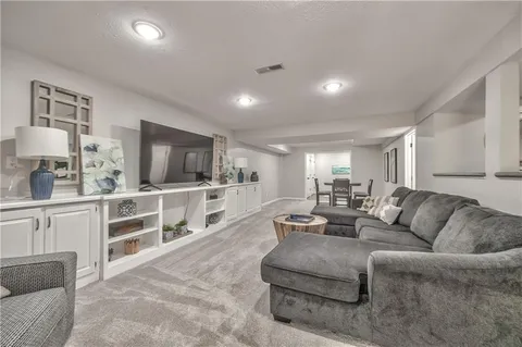 $330,000 | 10781 Oakmont Street, Overland Park, KS 66210