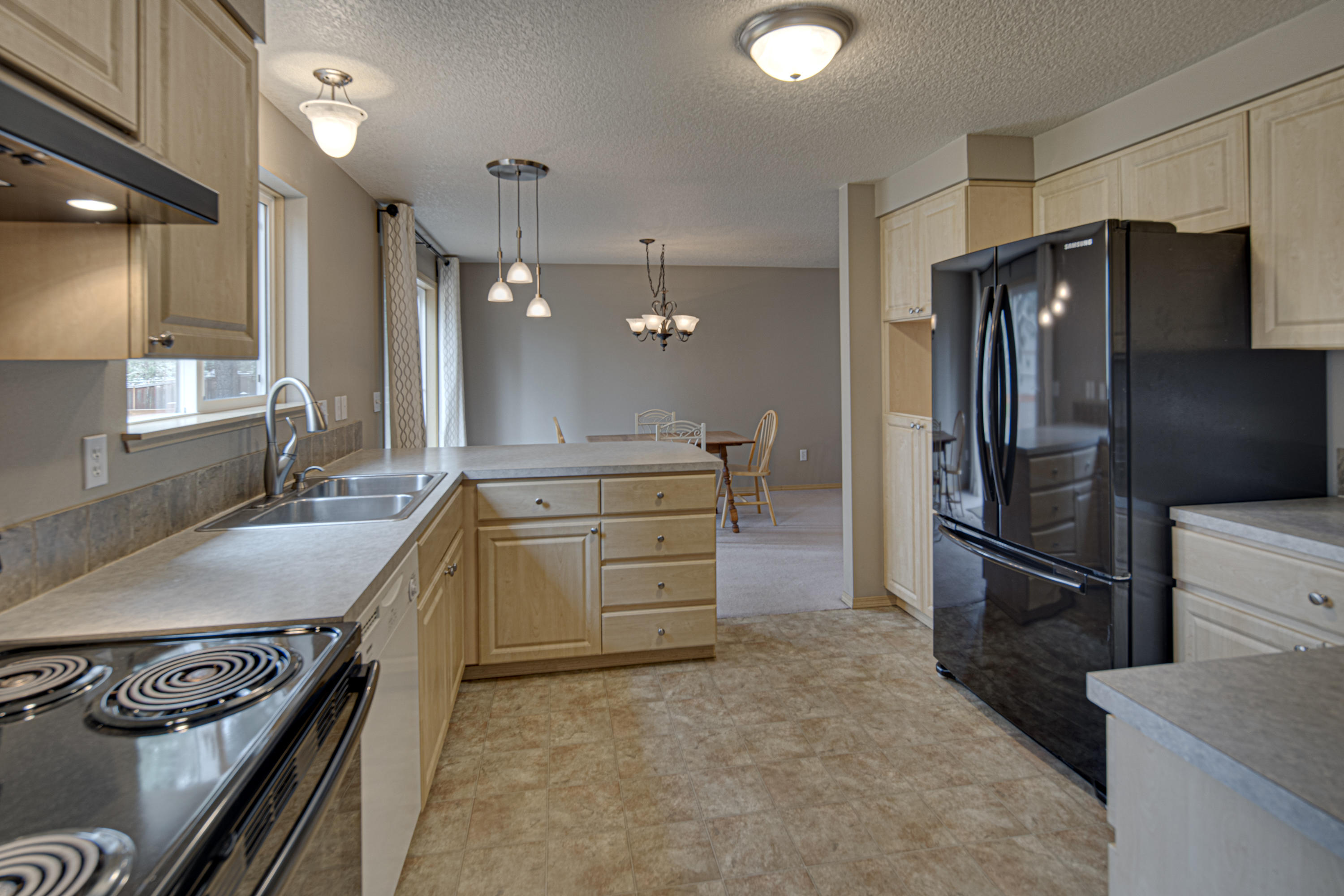 18902 Choctaw Road Bend, OR 97702 - Photo 13 of 38 Ample Cabinets