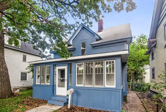 $255,000 | 682 Fairview Avenue North, St. Paul, MN 55104