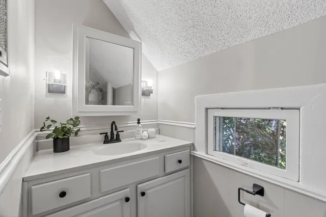 $255,000 | 682 Fairview Avenue North, St. Paul, MN 55104