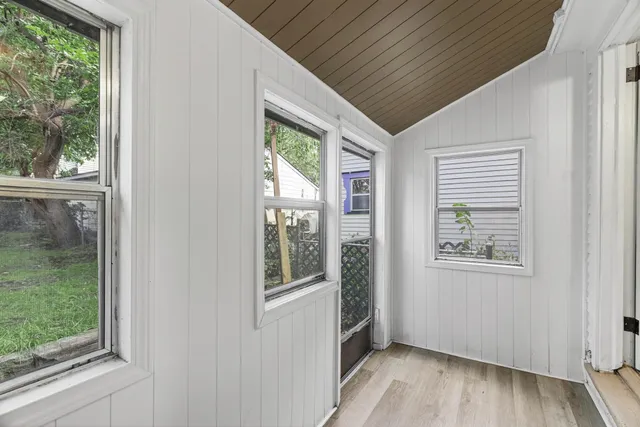 $255,000 | 682 Fairview Avenue North, St. Paul, MN 55104