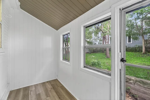 $255,000 | 682 Fairview Avenue North, St. Paul, MN 55104