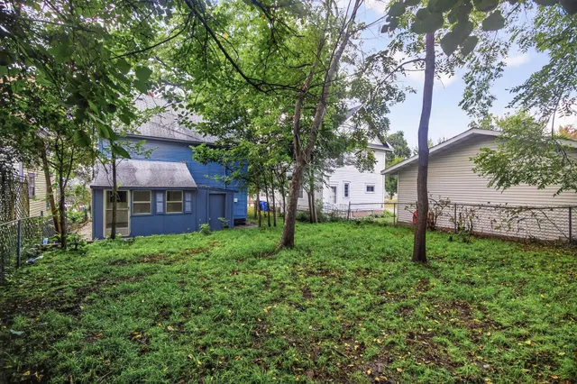 $255,000 | 682 Fairview Avenue North, St. Paul, MN 55104