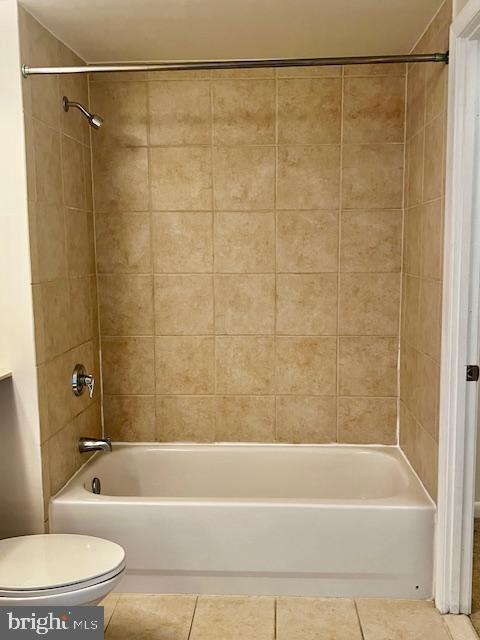 851 North Glebe Road, Unit 1113 Arlington, VA 22203 - Photo 14 of 30 a bathroom with a shower and a bath tub