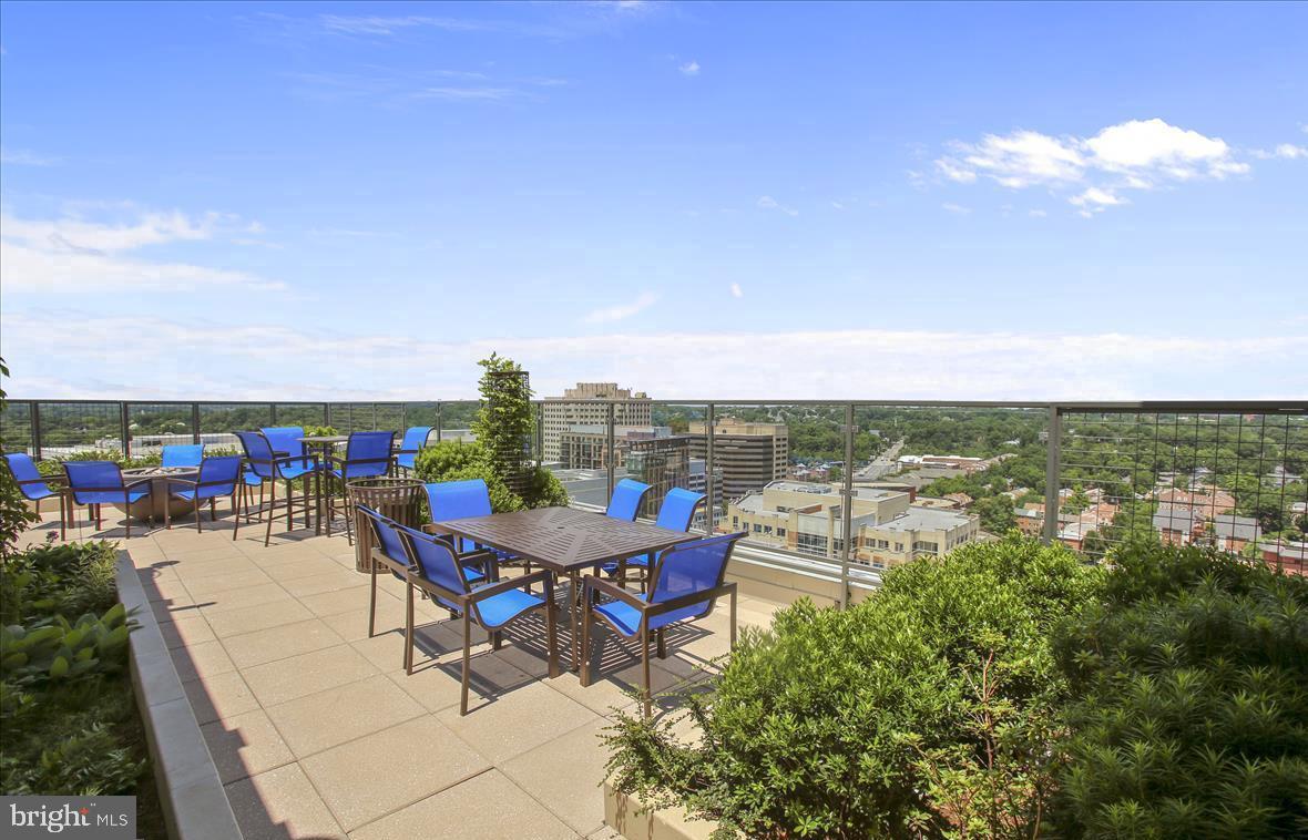851 North Glebe Road, Unit 1113 Arlington, VA 22203 - Photo 21 of 30 a view of a terrace with furniture and stove