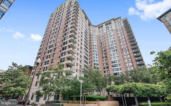$2,000 | 851 North Glebe Road, Unit 1113, Arlington, VA 22203