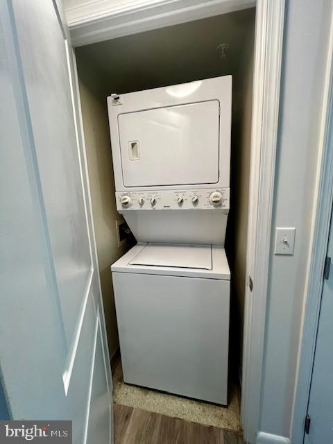851 North Glebe Road, Unit 1113 Arlington, VA 22203 - Photo 9 of 30 a utility room with dryer and washer