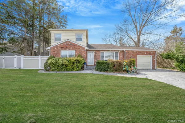 $659,000 | 344 Woods Road, North Babylon, NY 11703