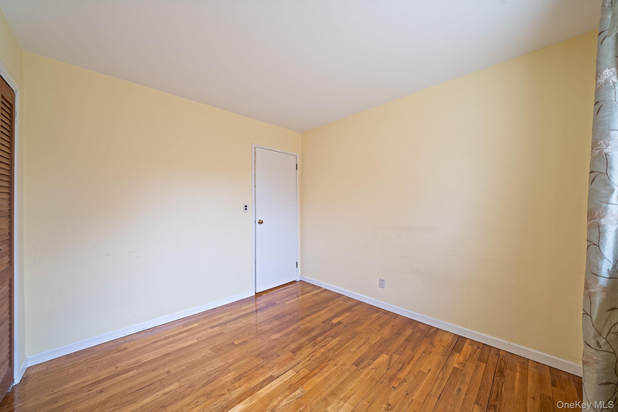 344 Woods Road North Babylon, NY 11703 - Photo 18 of 29