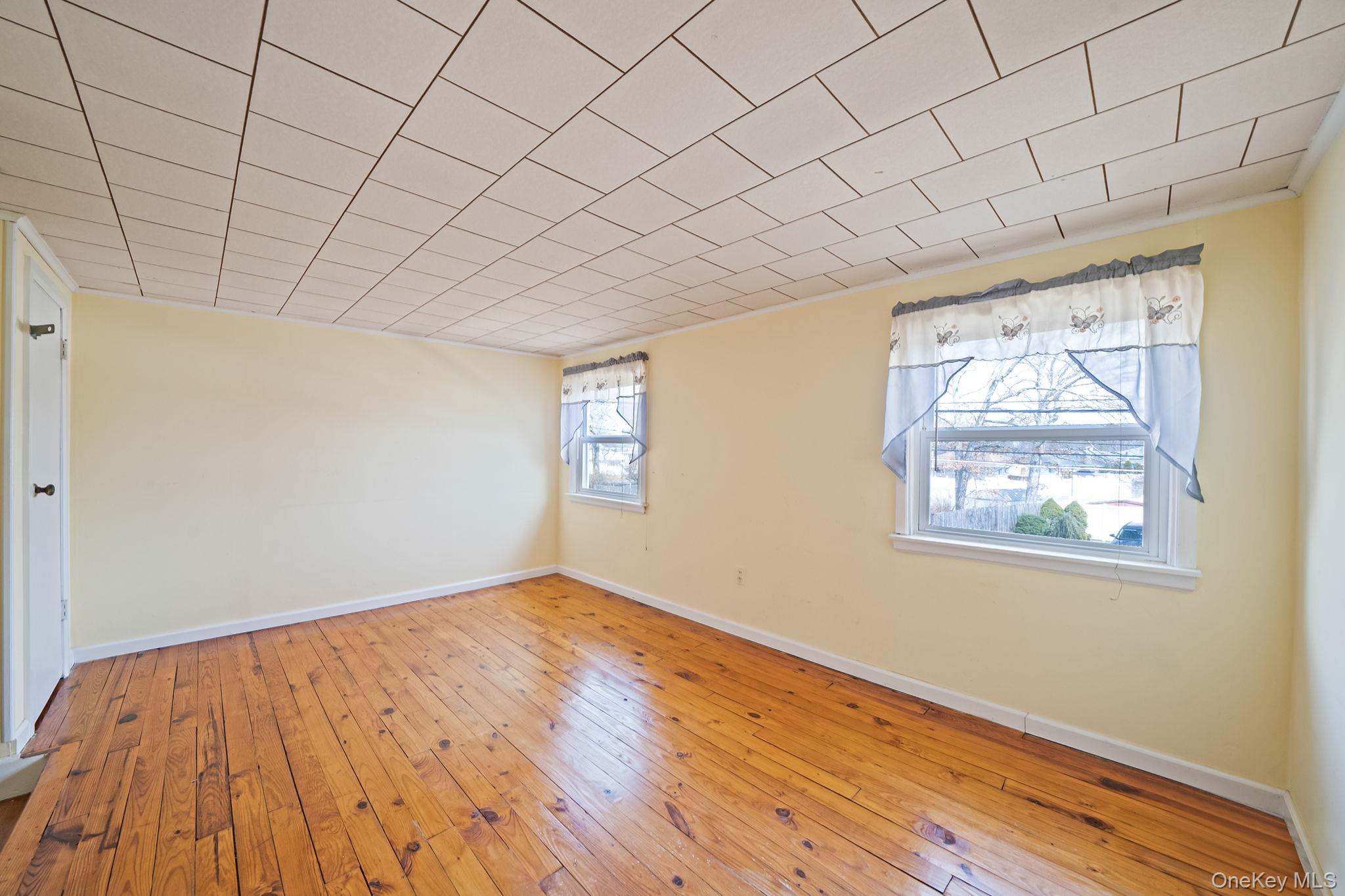 344 Woods Road North Babylon, NY 11703 - Photo 20 of 29