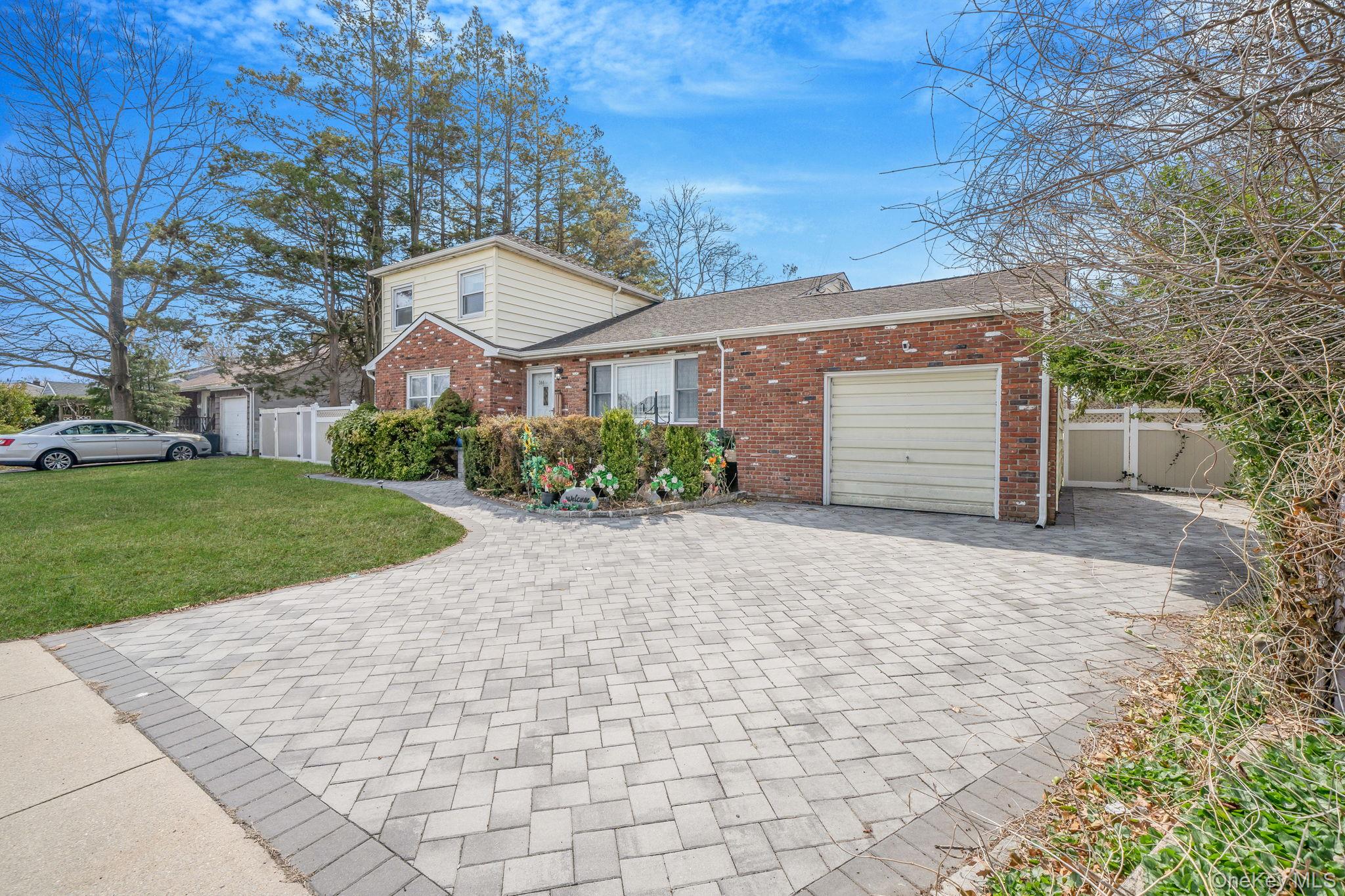 344 Woods Road North Babylon, NY 11703 - Photo 2 of 29