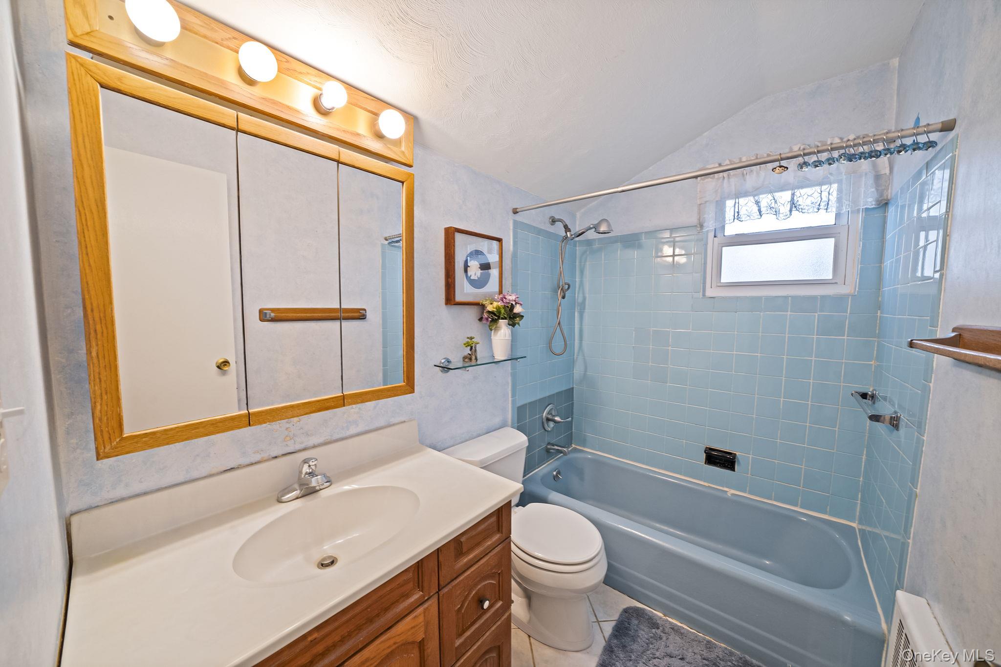 344 Woods Road North Babylon, NY 11703 - Photo 22 of 29