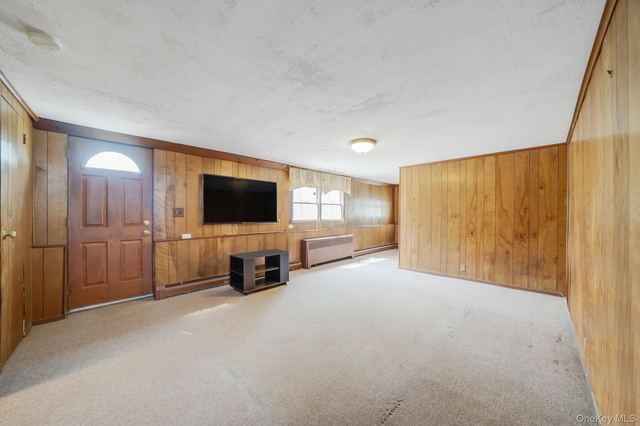 344 Woods Road North Babylon, NY 11703 - Photo 23 of 29