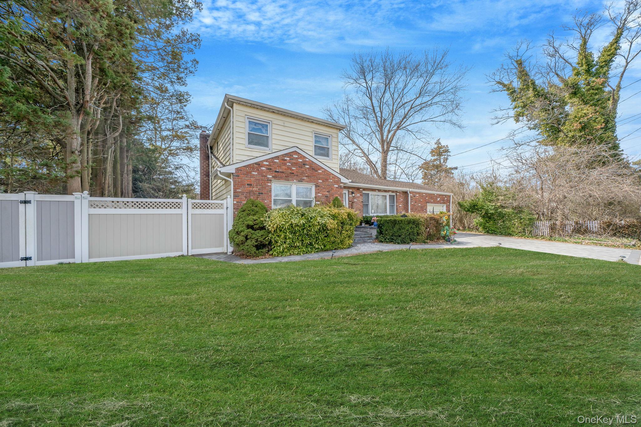 344 Woods Road North Babylon, NY 11703 - Photo 3 of 29