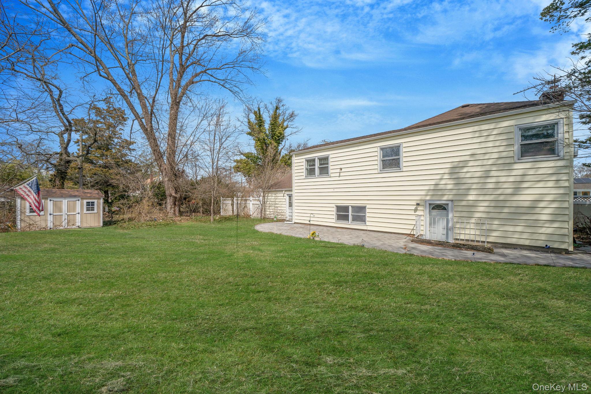 344 Woods Road North Babylon, NY 11703 - Photo 5 of 29