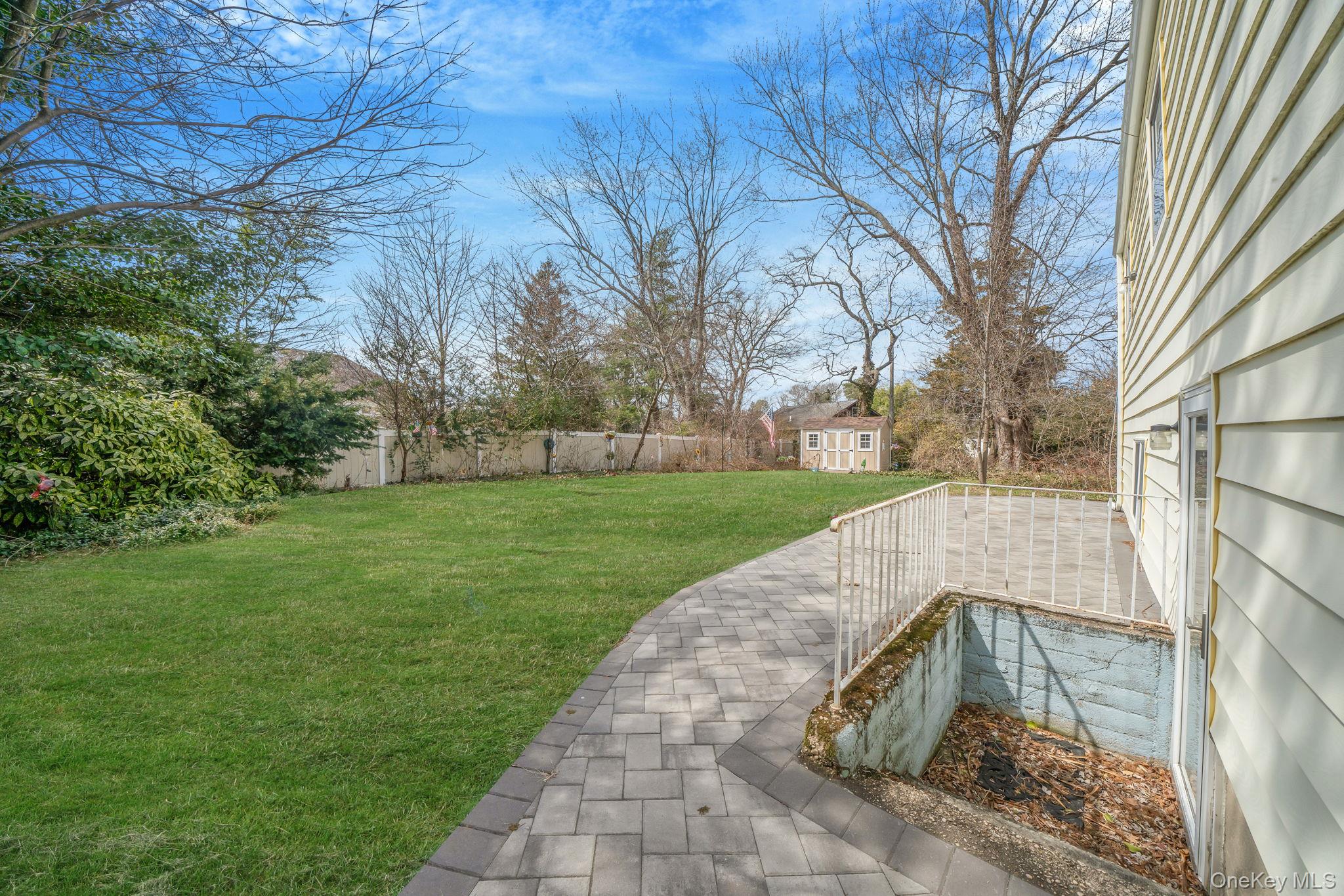 344 Woods Road North Babylon, NY 11703 - Photo 6 of 29