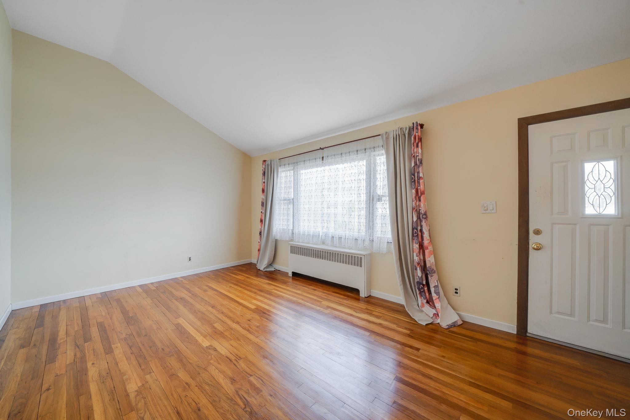 344 Woods Road North Babylon, NY 11703 - Photo 10 of 29