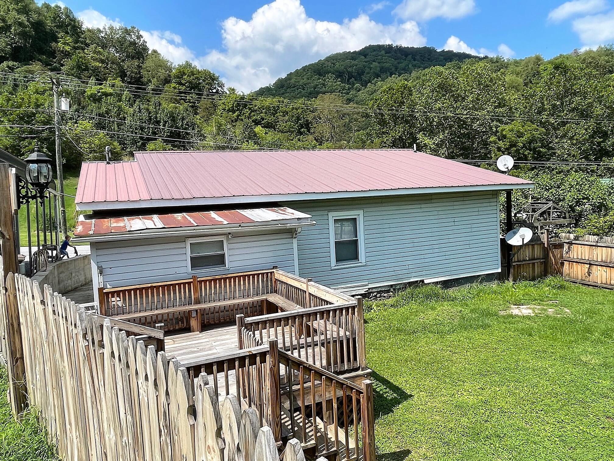 114 Perryville Road Saltville, VA 24370 - Photo 5 of 12 IMG_8428 (2)
