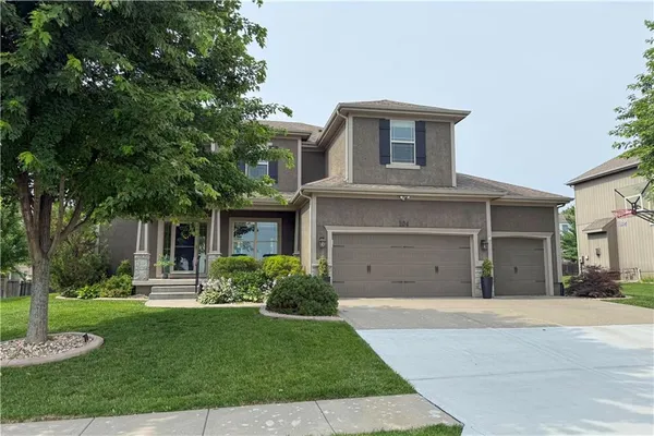 $625,000 | 104 Southwest Shores Drive, Lee's Summit, MO 64064