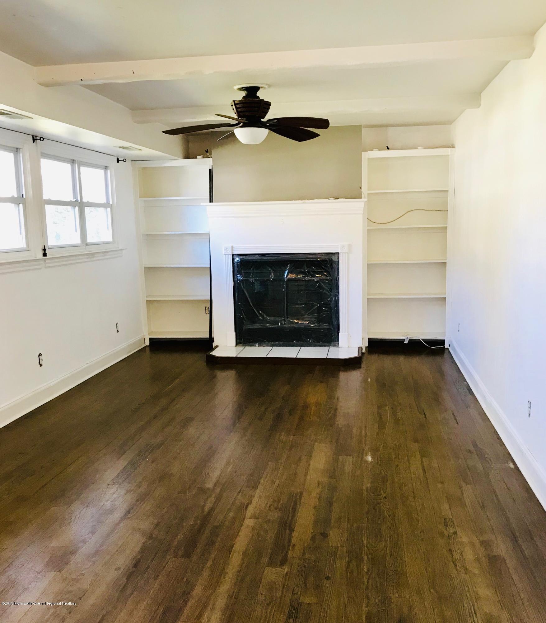 675 Harmony Road Middletown, NJ 07748 - Photo 4 of 15 IMG-8718(1)