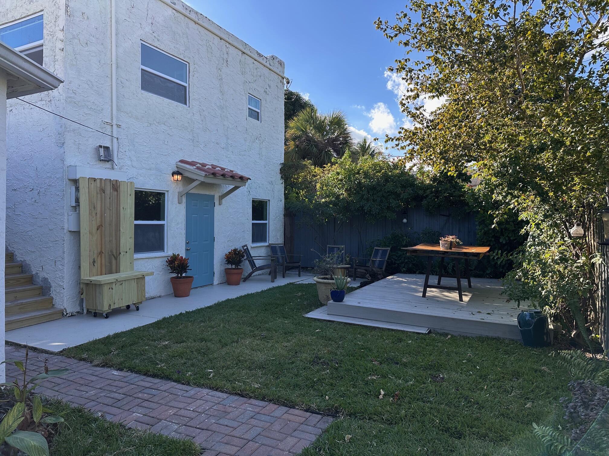 4707 Garden Avenue West Palm Beach, FL 33405 - Photo 13 of 14 Courtyard