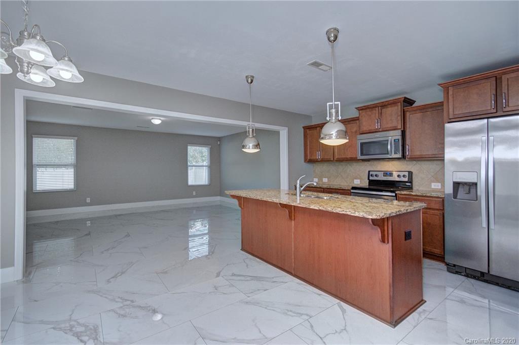 2743 Bramble Ridge Court Charlotte, NC 28215 - Photo 11 of 29 Gallery Image 11