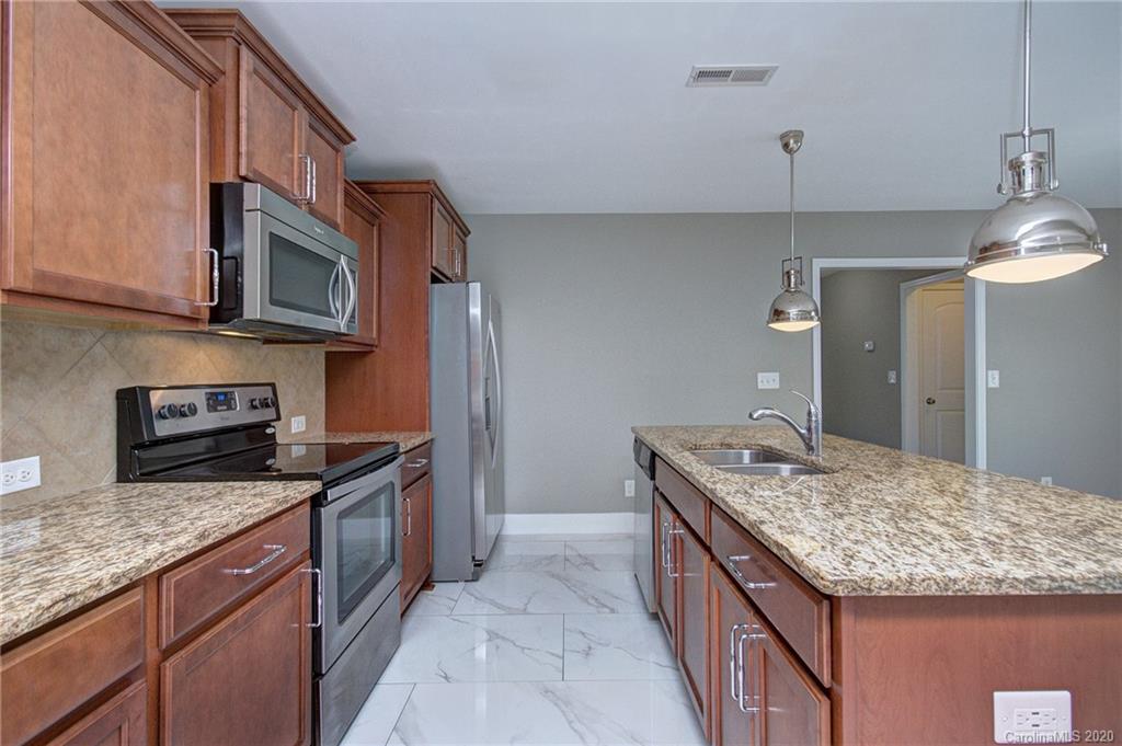 2743 Bramble Ridge Court Charlotte, NC 28215 - Photo 13 of 29 Gallery Image 13