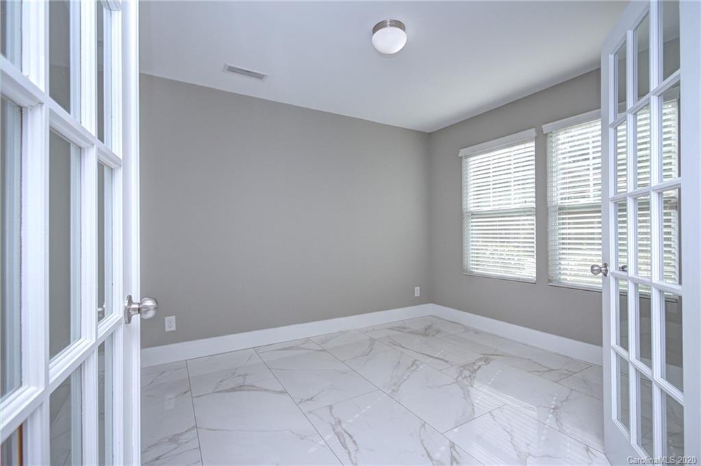 2743 Bramble Ridge Court Charlotte, NC 28215 - Photo 9 of 29 Gallery Image 9