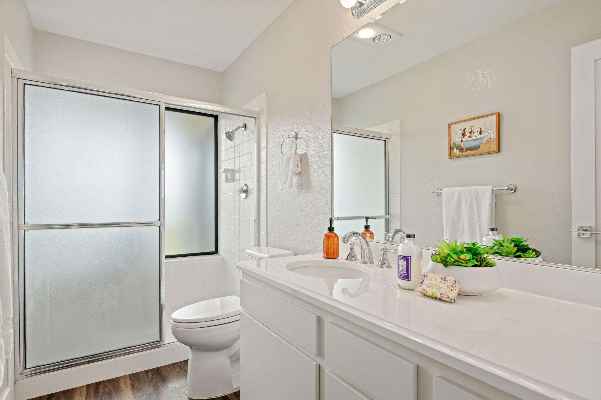 3375 Foothill Road, Unit 921 Carpinteria, CA 93013 - Photo 14 of 18 Bathroom 2