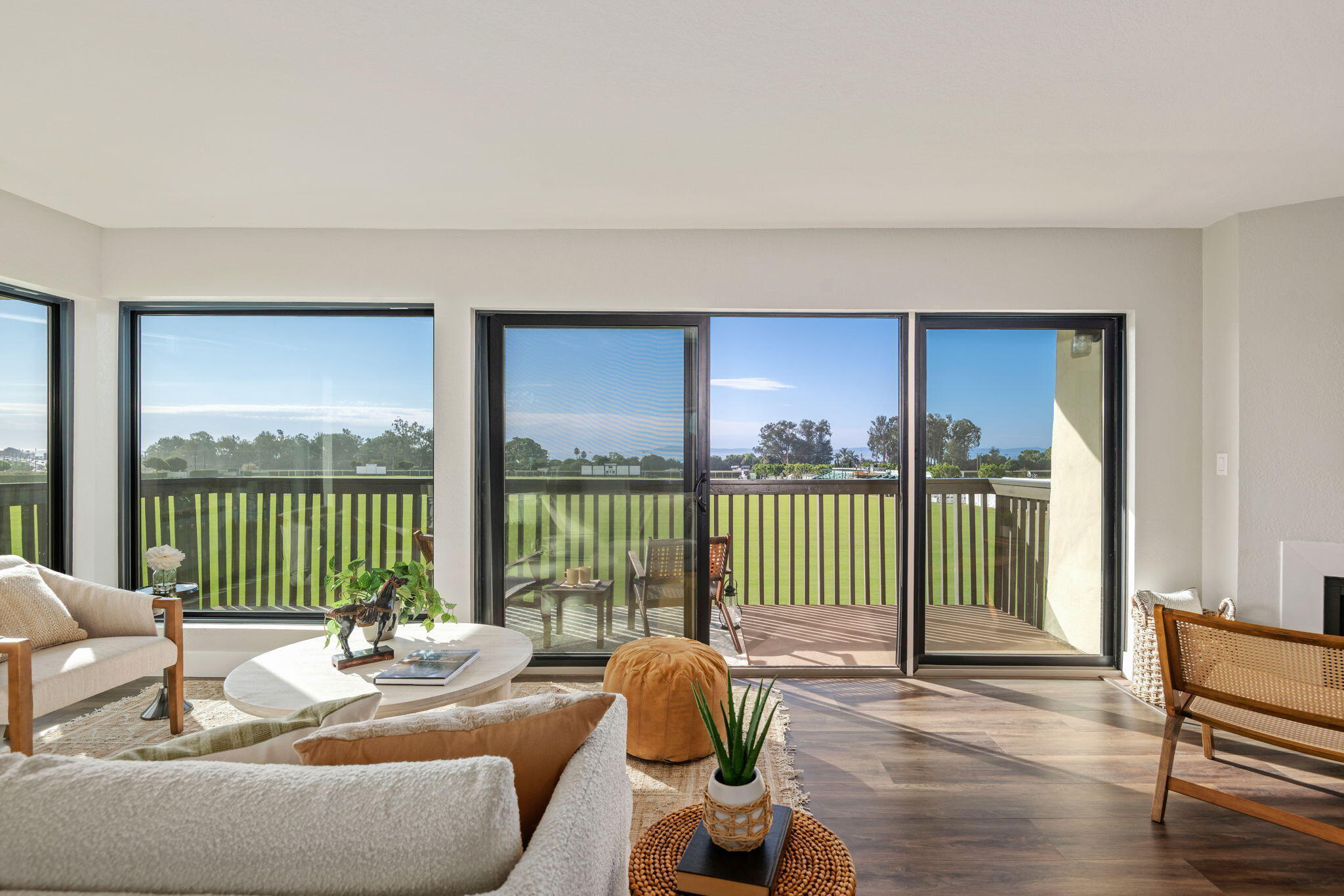 3375 Foothill Road, Unit 921 Carpinteria, CA 93013 - Photo 2 of 18 Living Room