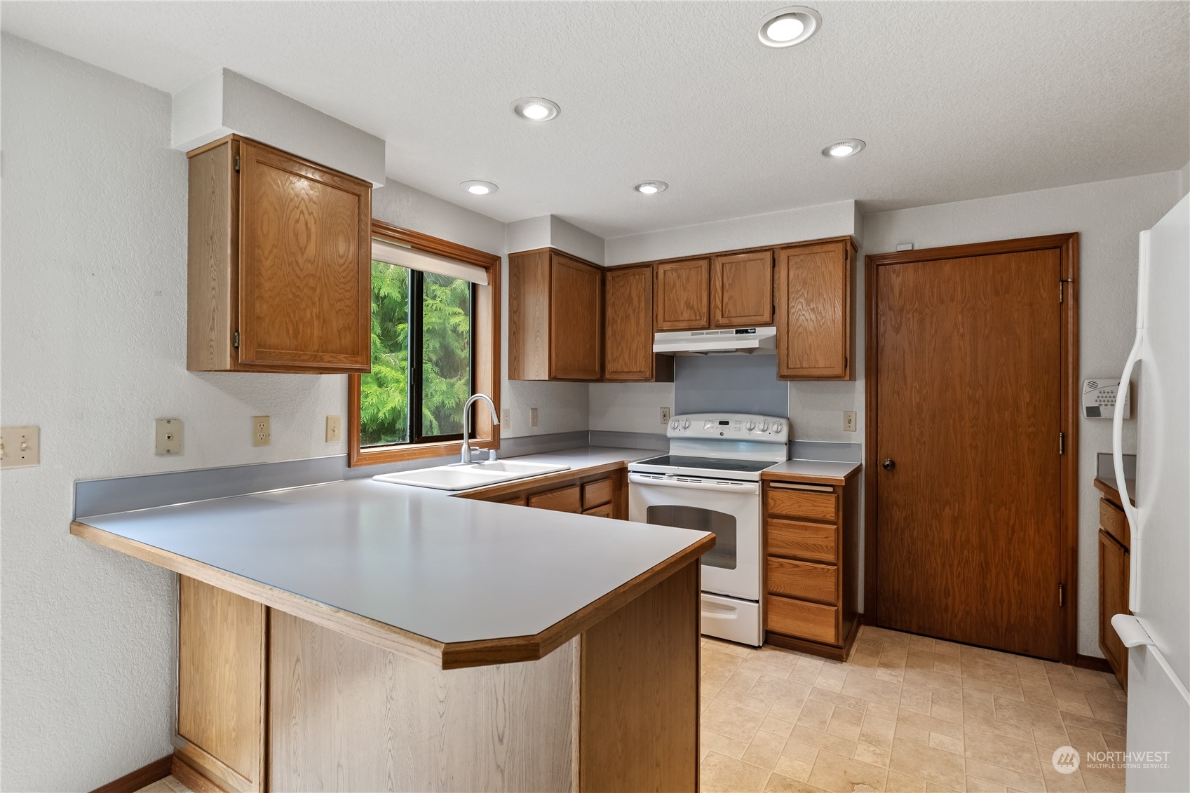 5609 Lemon Road Northeast Olympia, WA 98506 - Photo 5 of 26 Gallery Image 5