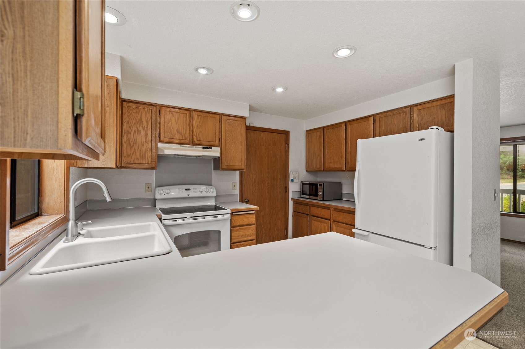 5609 Lemon Road Northeast Olympia, WA 98506 - Photo 7 of 26 Gallery Image 7