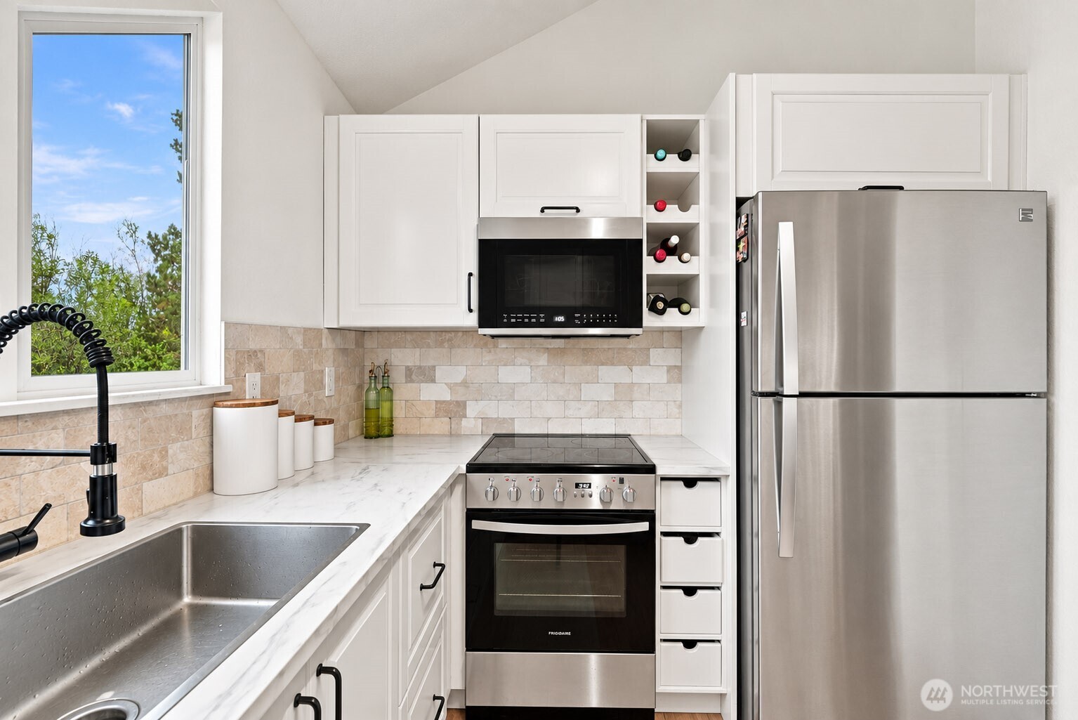 820 Cady Road, Unit E305 Everett, WA 98203 - Photo 4 of 30 Gallery Image 4
