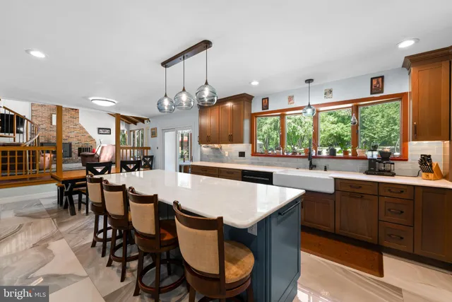 a view of entryway with a front door