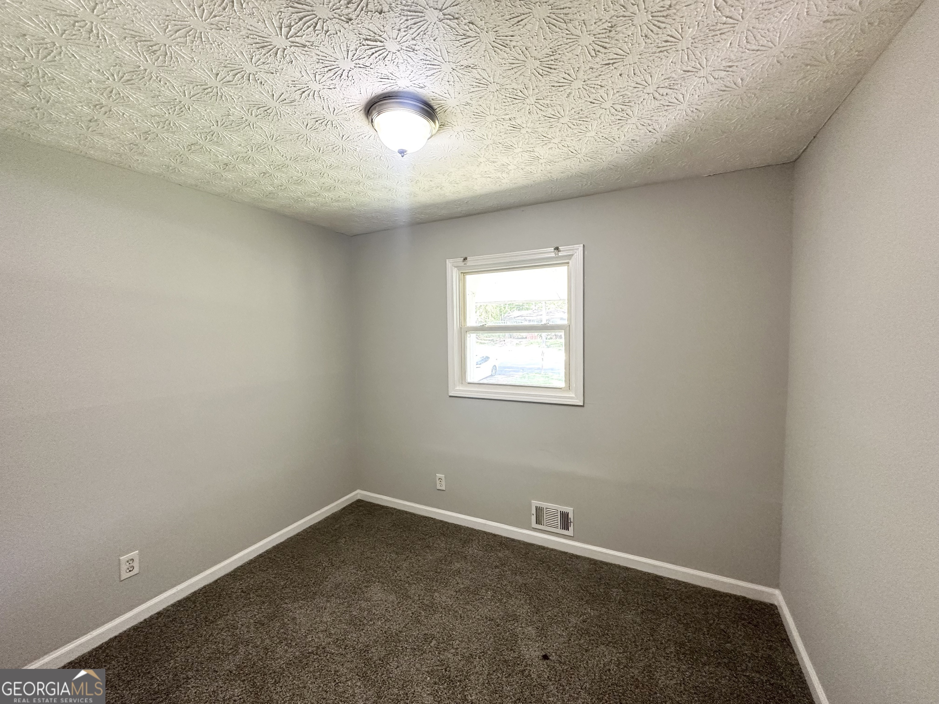 3798 Bakers Ferry Road Southwest Atlanta, GA 30331 - Photo 9 of 21 an empty room with a workbench