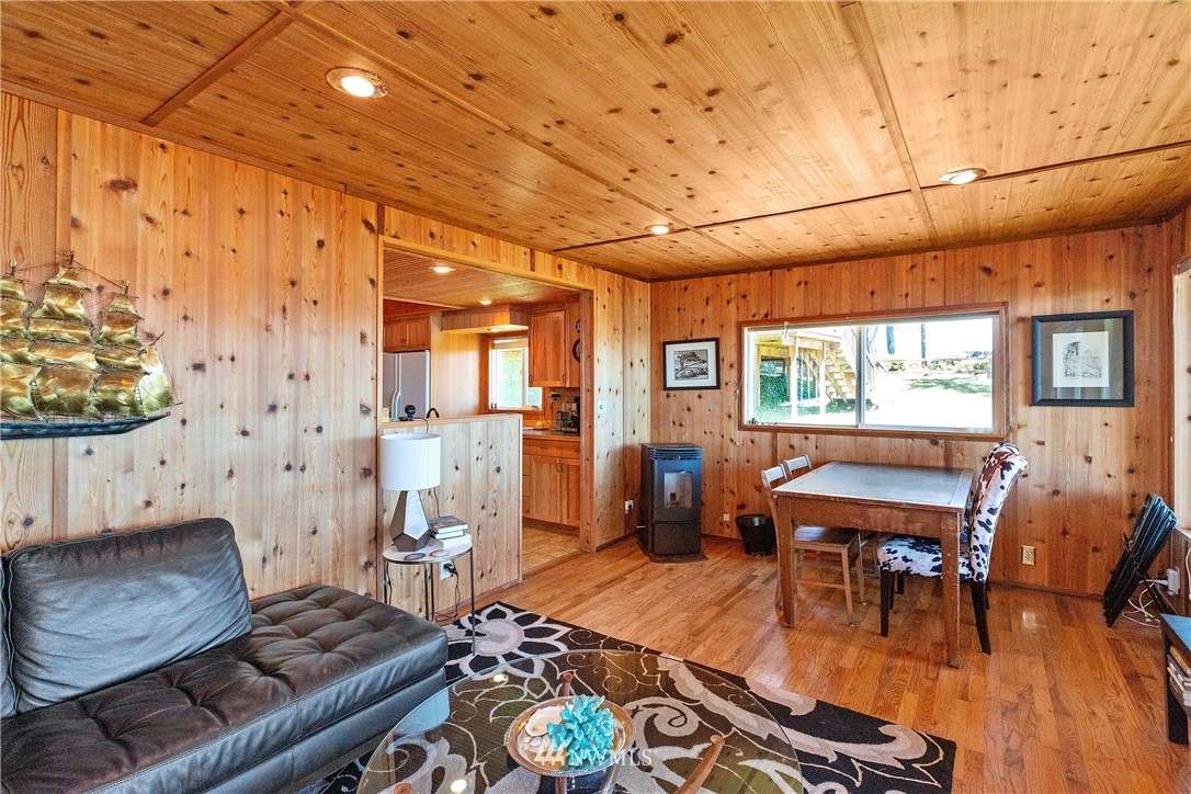 1080 East Island View Road Grapeview, WA 98546 - Photo 14 of 25 Gallery Image 14