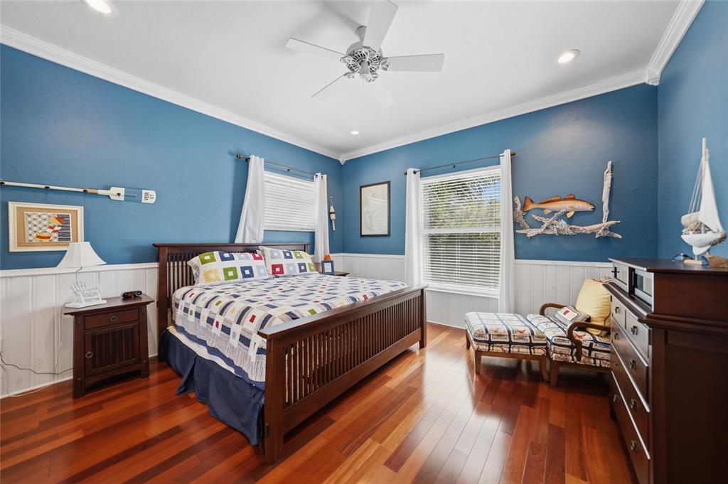 8635 Southwest Riverside Drive Arcadia, FL 34269 - Photo 26 of 70 a bedroom with a bed and a table in it