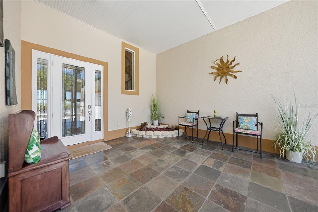 8635 Southwest Riverside Drive Arcadia, FL 34269 - Photo 42 of 70 a living room with furniture and a potted plant