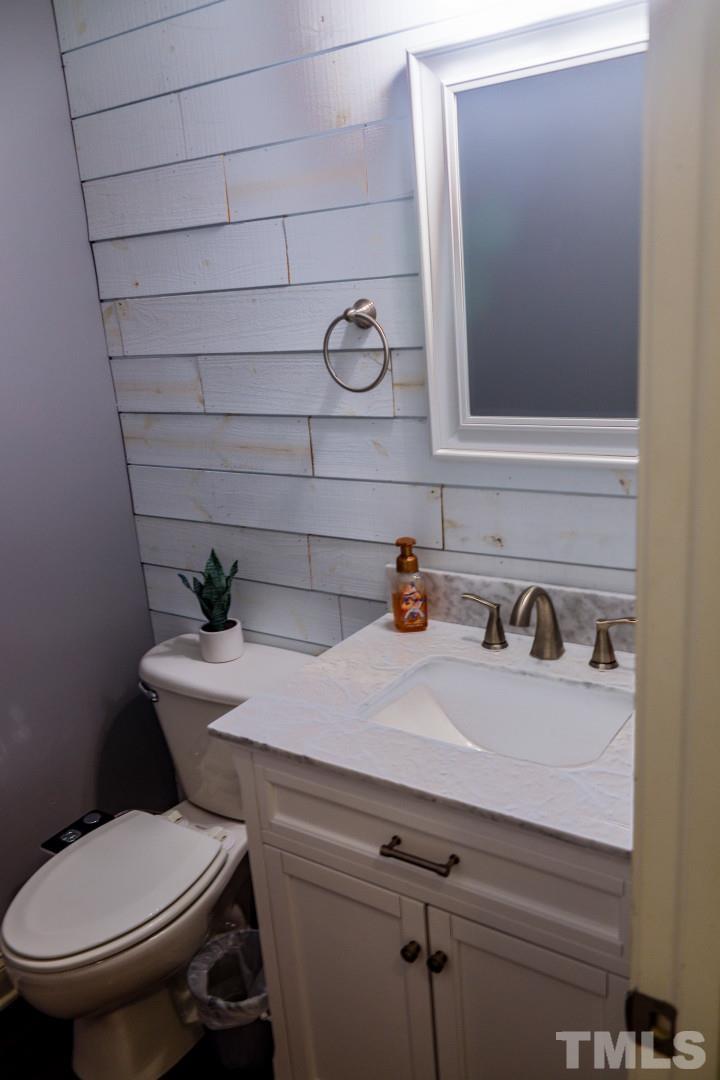 10100 Darling Street Raleigh, NC 27613 - Photo 11 of 24 a bathroom with a sink and a toilet