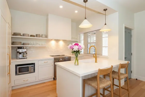 $6,200 | 184 Sunset Avenue, Unit 104, Palm Beach, FL 33480