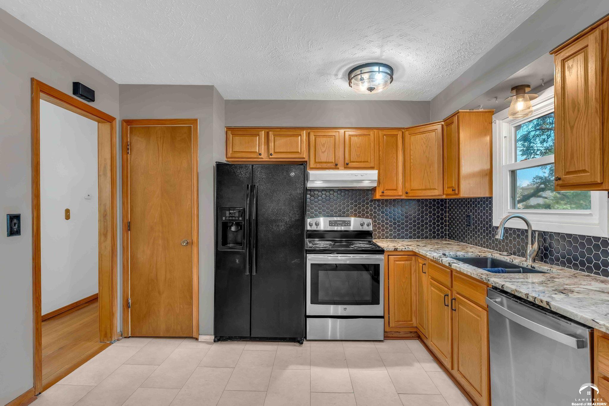 3403 Trail Road Lawrence, KS 66049 - Photo 13 of 51